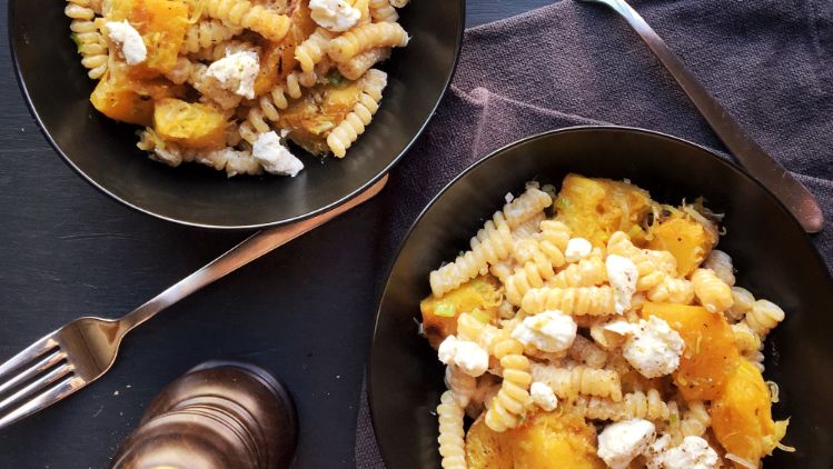 cypress-grove-recipes-psychedillic-pasta-with-acorn-squash-and-melted-leeks