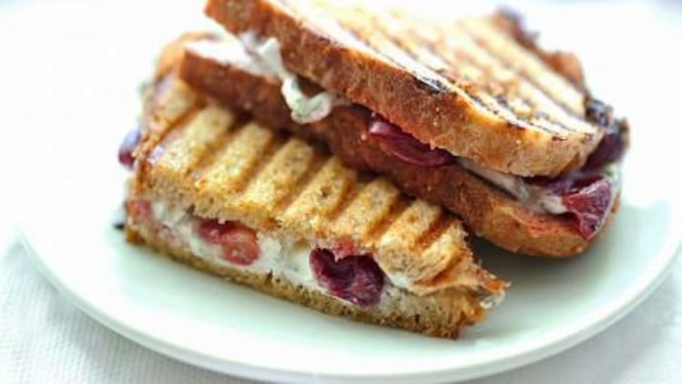 cypress-grove-recipes-humboldt-fog-and-roasted-grape-panini