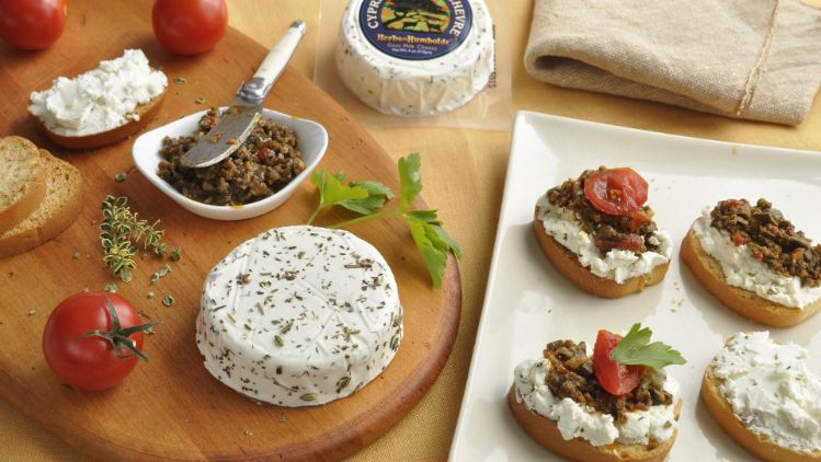 cypress-grove-recipes-herbs-de-humboldt-tapenade-crostini