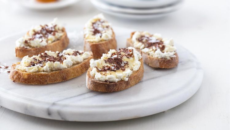 cypress-grove-recipes-purple-haze-and-chocolate-crostini